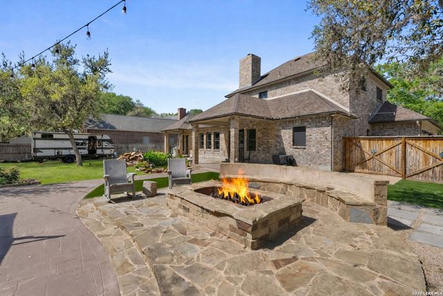 10918 Hunters Way, Helotes, TX 78023