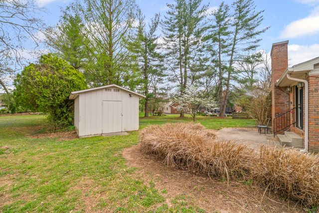 133 Windsor Dr, Hopkinsville, KY 42240