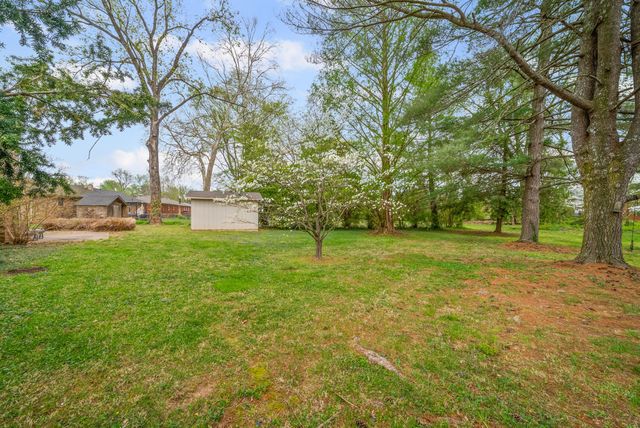 133 Windsor Dr, Hopkinsville, KY 42240
