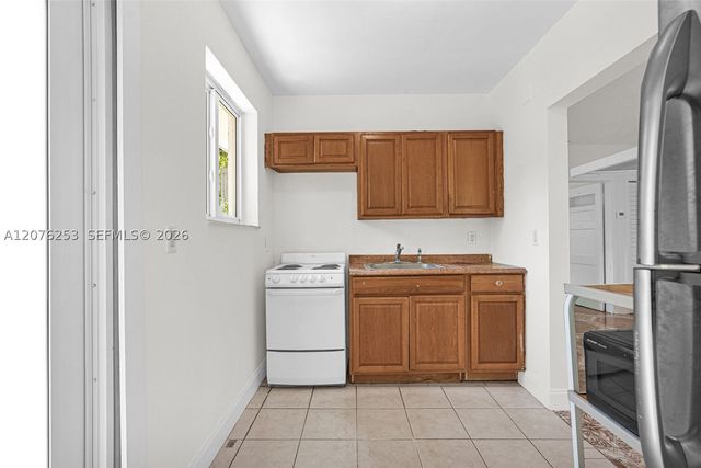160 NW 45th St 2, Miami, FL 33127