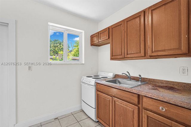 160 NW 45th St 2, Miami, FL 33127