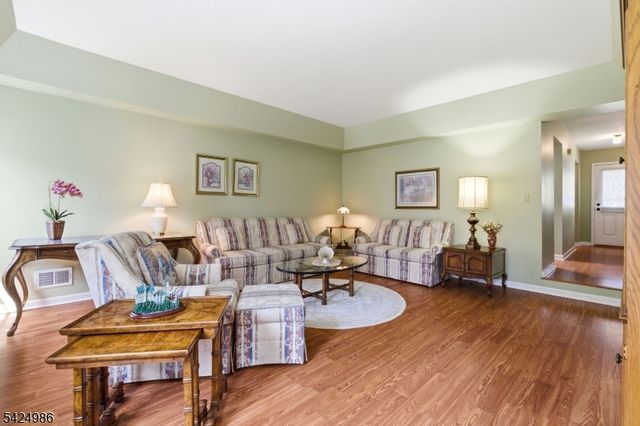 363 Cotswold Pl, Franklin Twp., NJ 08873