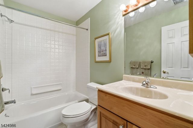 363 Cotswold Pl, Franklin Twp., NJ 08873