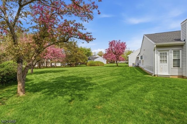 363 Cotswold Pl, Franklin Twp., NJ 08873