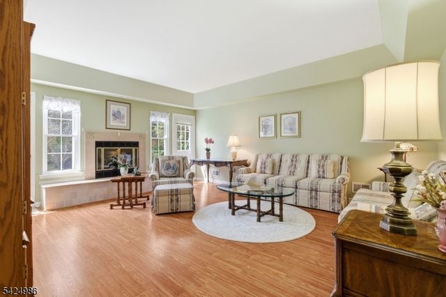 363 Cotswold Pl, Franklin Twp., NJ 08873