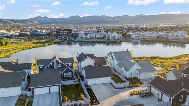 11064 S PADDLE BOARD WAY, South Jordan, UT 84009