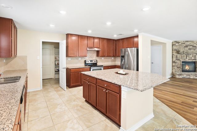691 ANTHEM LN, New Braunfels, TX 78132