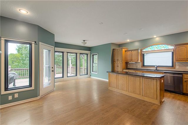 14255 NW 65th Place, Parkville, MO 64152