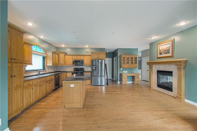 14255 NW 65th Place, Parkville, MO 64152