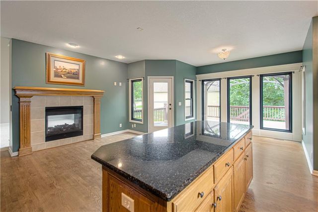 14255 NW 65th Place, Parkville, MO 64152