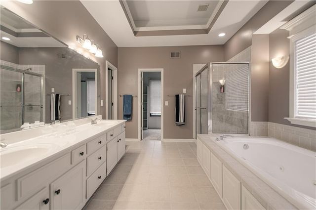 14255 NW 65th Place, Parkville, MO 64152