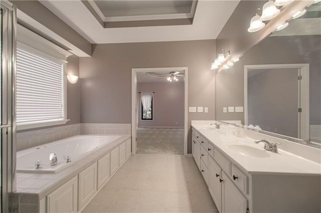 14255 NW 65th Place, Parkville, MO 64152