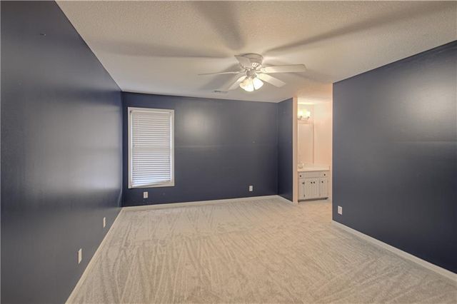 14255 NW 65th Place, Parkville, MO 64152