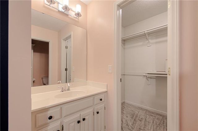 14255 NW 65th Place, Parkville, MO 64152