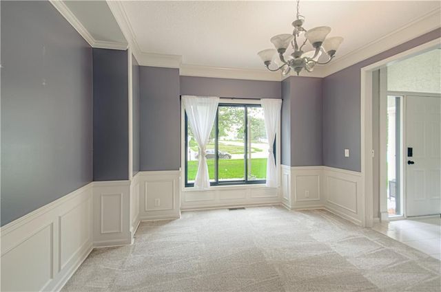 14255 NW 65th Place, Parkville, MO 64152