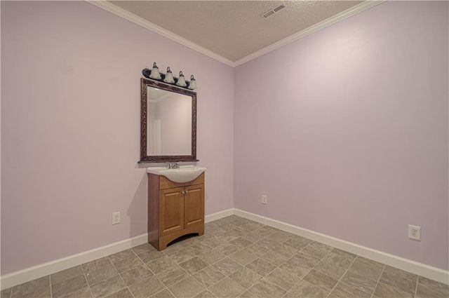 14255 NW 65th Place, Parkville, MO 64152