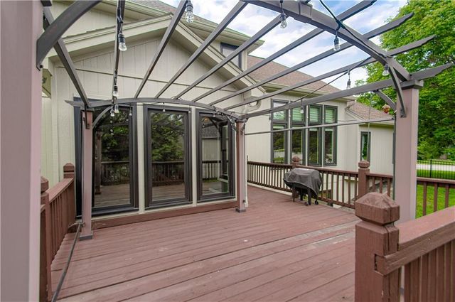 14255 NW 65th Place, Parkville, MO 64152
