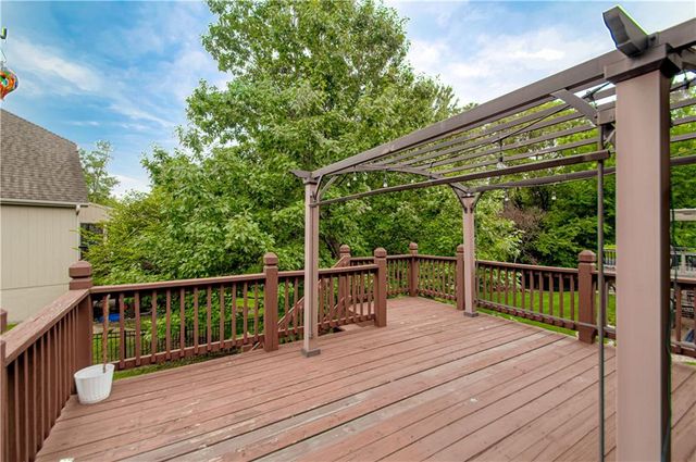 14255 NW 65th Place, Parkville, MO 64152