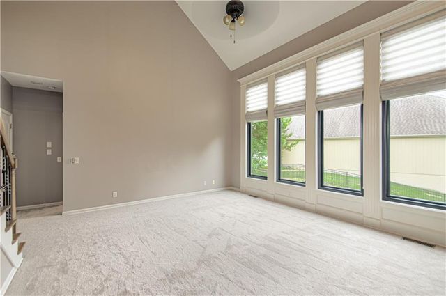 14255 NW 65th Place, Parkville, MO 64152