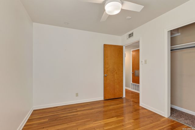 406 E RECTOR ST, San Antonio, TX 78216
