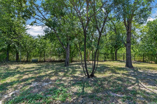 406 E RECTOR ST, San Antonio, TX 78216
