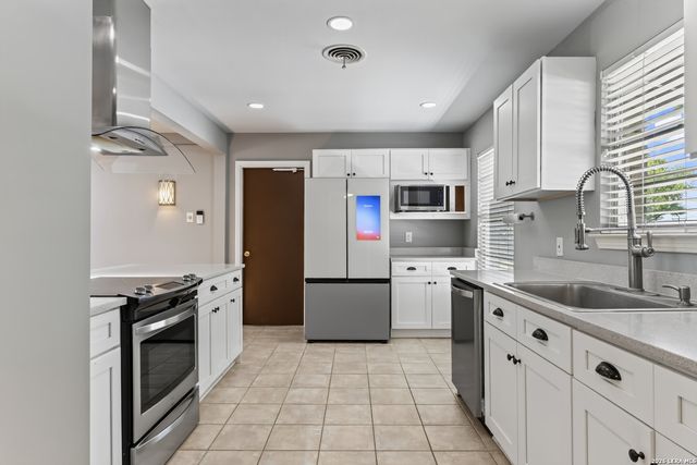 406 E RECTOR ST, San Antonio, TX 78216