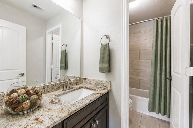 2615 Granite Shadow Lane, League City, TX 77573