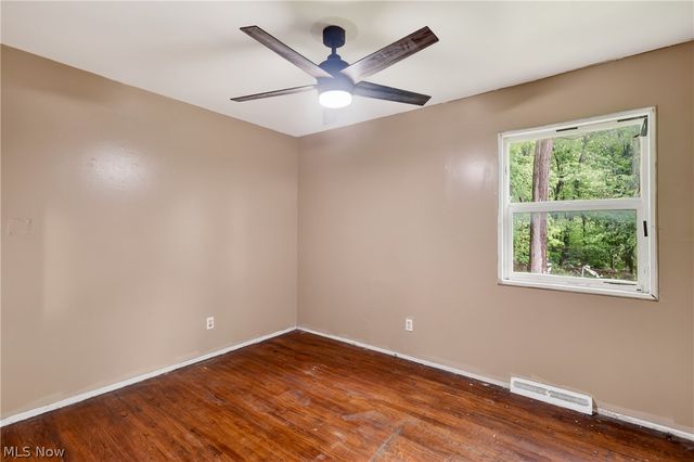2964 Williamsburg Street NW, Warren, OH 44485