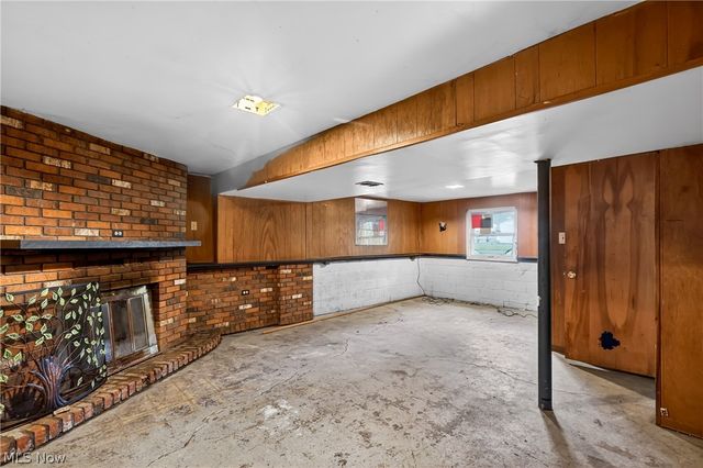 2964 Williamsburg Street NW, Warren, OH 44485