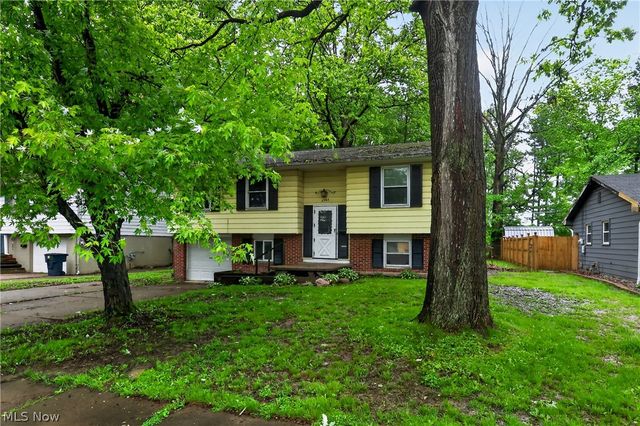 2964 Williamsburg Street NW, Warren, OH 44485