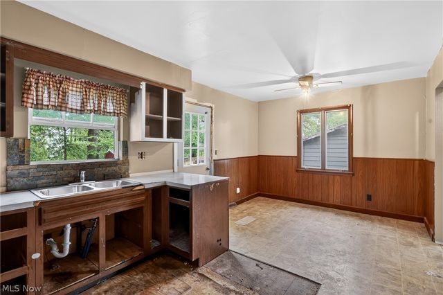 2964 Williamsburg Street NW, Warren, OH 44485