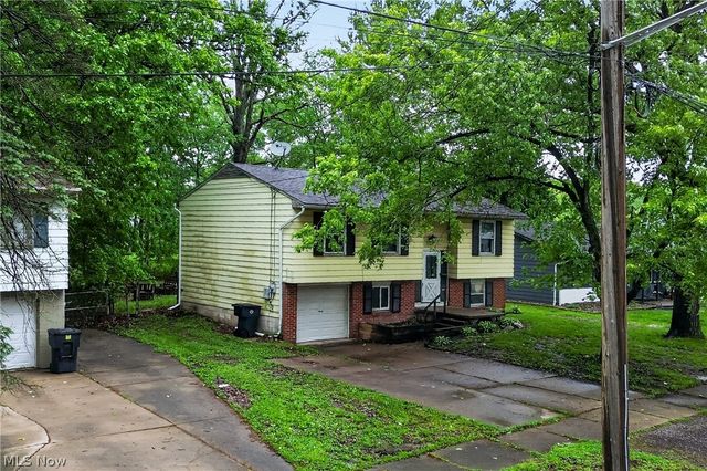 2964 Williamsburg Street NW, Warren, OH 44485