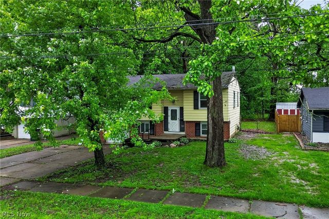 2964 Williamsburg Street NW, Warren, OH 44485