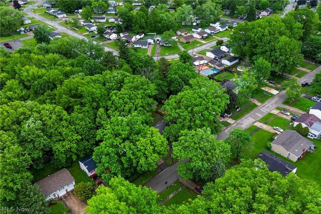 2964 Williamsburg Street NW, Warren, OH 44485