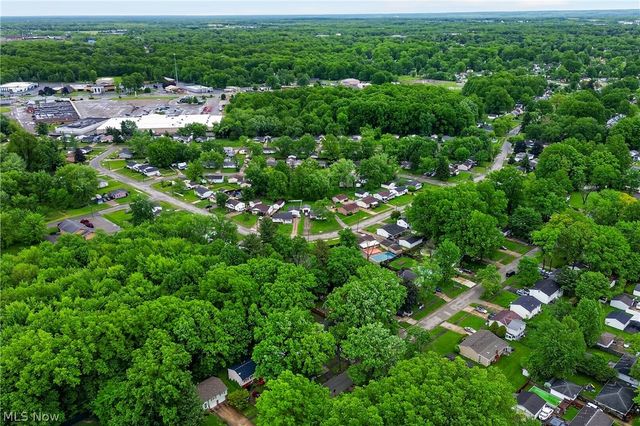 2964 Williamsburg Street NW, Warren, OH 44485