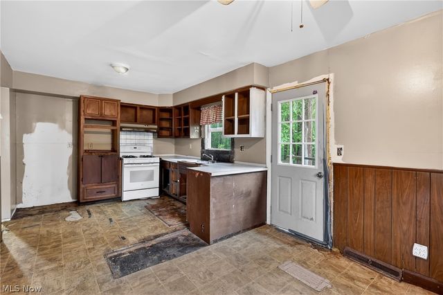 2964 Williamsburg Street NW, Warren, OH 44485