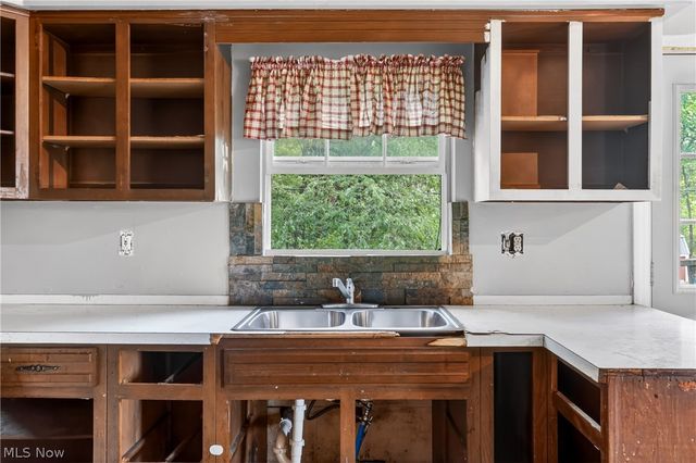 2964 Williamsburg Street NW, Warren, OH 44485
