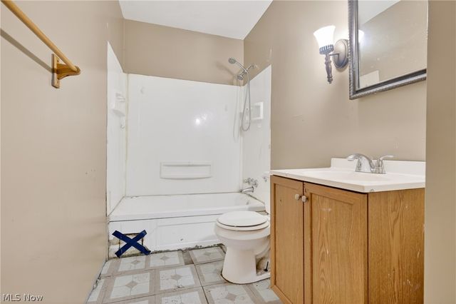 2964 Williamsburg Street NW, Warren, OH 44485