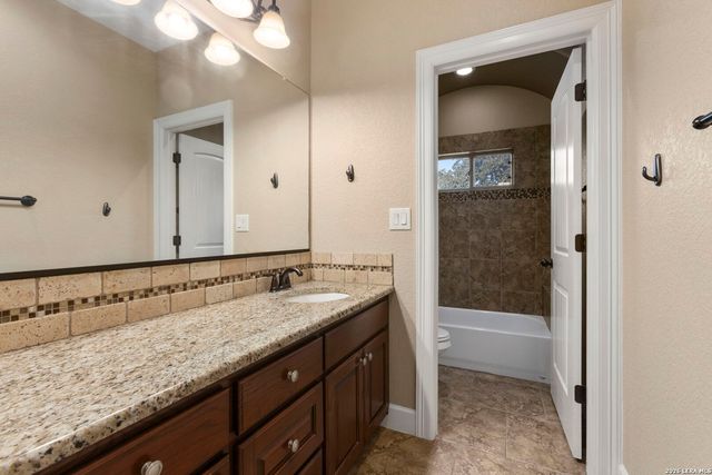 116 Hidden Forest DR, La Vernia, TX 78121