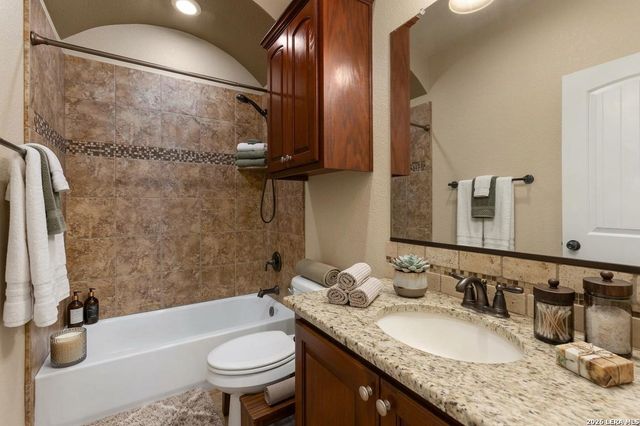 116 Hidden Forest DR, La Vernia, TX 78121