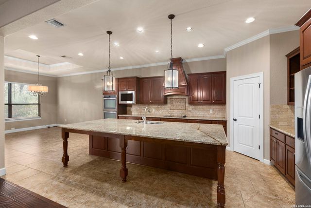 116 Hidden Forest DR, La Vernia, TX 78121