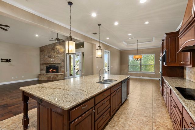 116 Hidden Forest DR, La Vernia, TX 78121