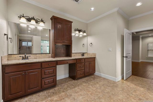 116 Hidden Forest DR, La Vernia, TX 78121