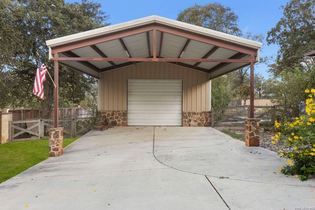 116 Hidden Forest DR, La Vernia, TX 78121