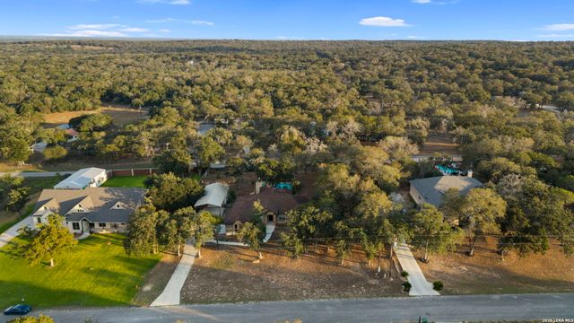 116 Hidden Forest DR, La Vernia, TX 78121