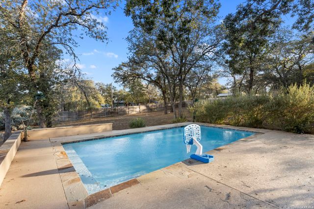 116 Hidden Forest DR, La Vernia, TX 78121