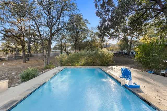 116 Hidden Forest DR, La Vernia, TX 78121