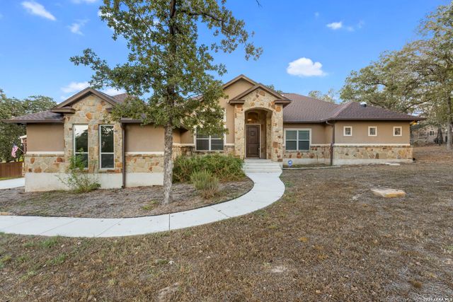 116 Hidden Forest DR, La Vernia, TX 78121