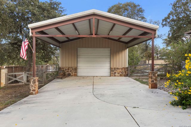 116 Hidden Forest DR, La Vernia, TX 78121
