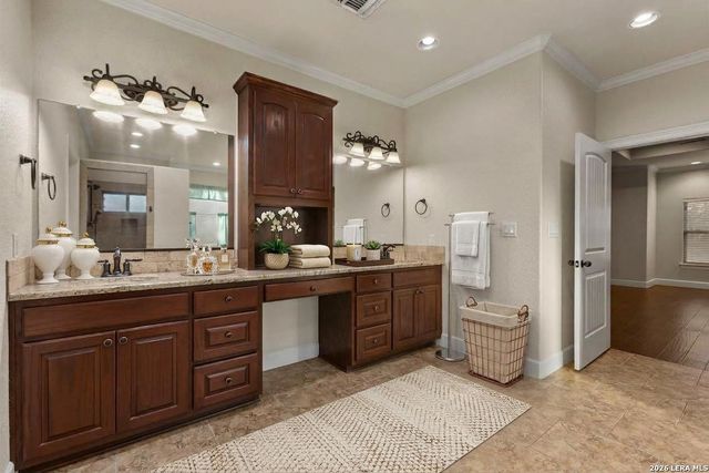 116 Hidden Forest DR, La Vernia, TX 78121